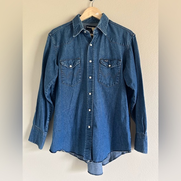 VTG 90s Wrangler Denim Pearl Snap Shirt Blue Mens x long tail large Western Work - Picture 1 of 6